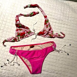 Awesome bikini. Fuzzy, raised design. Maui Wear.